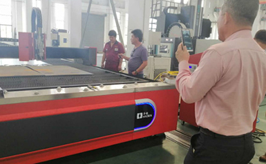 馬來西亞客戶來廠參觀購買機床